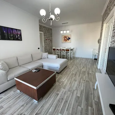 Center Apartment *