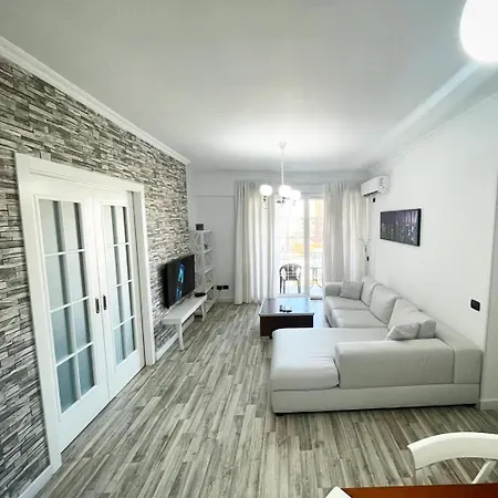 Center Apartment *